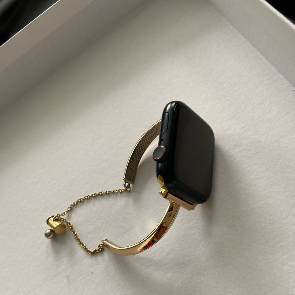 Apple Watch 44m SE for sale small scratches